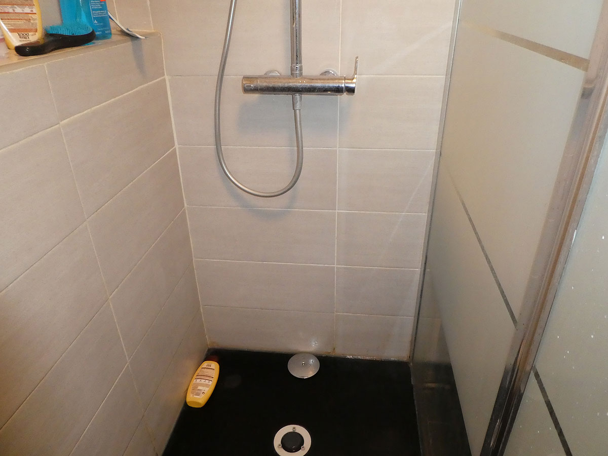 Comment réparer une douche qui fuit ?