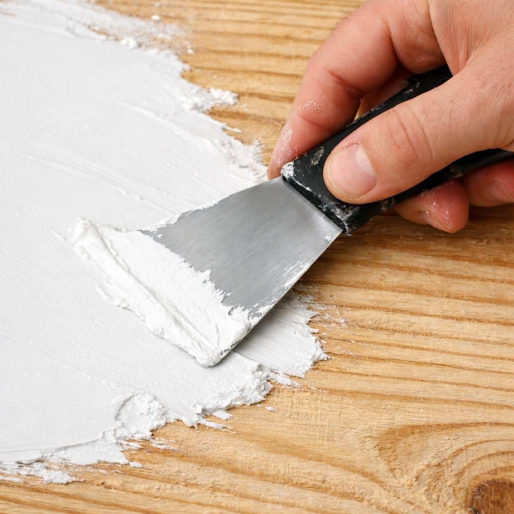 Découvrez comment enduire du bois avec nos astuces et conseils pratiques pour protéger et embellir vos surfaces en bois facilement et efficacement.